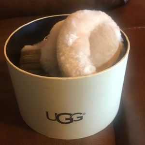 UGG EARMUFFS NWT
